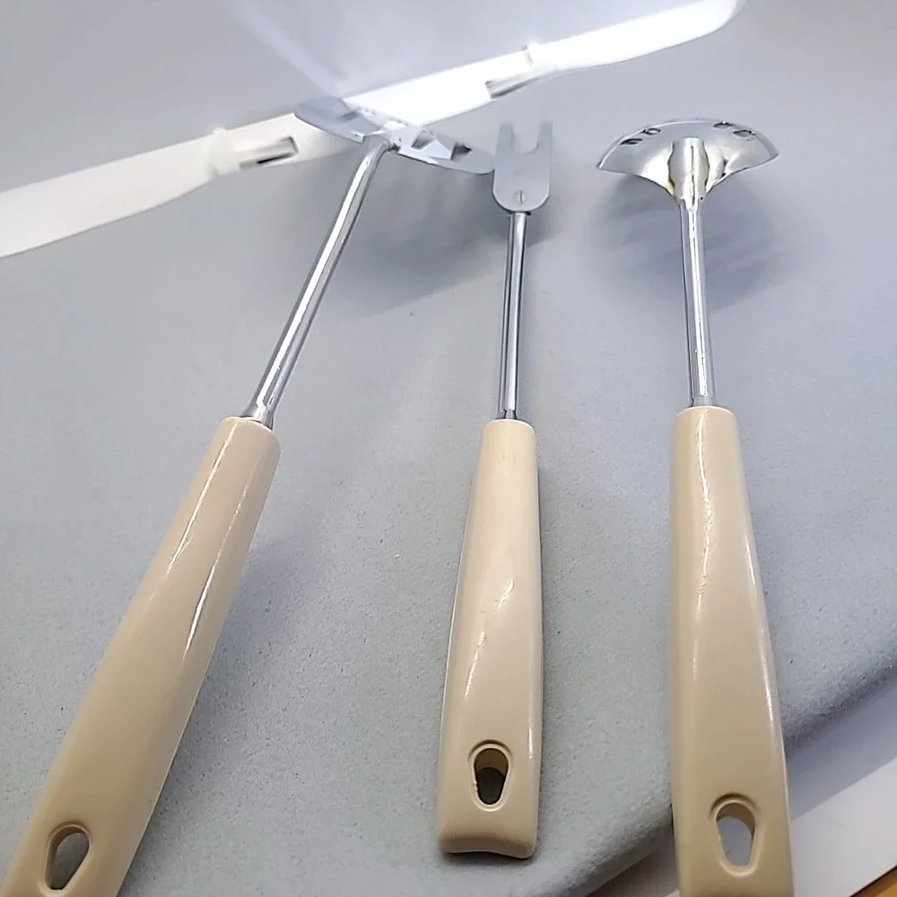 Vintage EKCO‎ Kitchen Utensil Set 3pc Cream Handle Spatula Fork Spoon USA